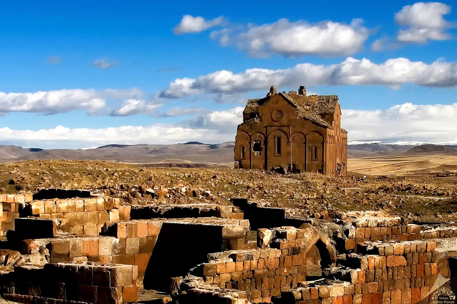 Ani Ören Yeri Katedral Ve Surlar Kars