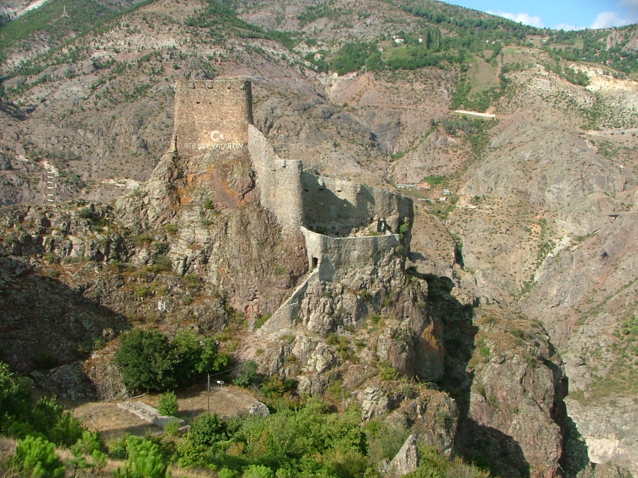 Artvin Kalesi Çoruh Nehir Kıyısı Kaya Üzeri