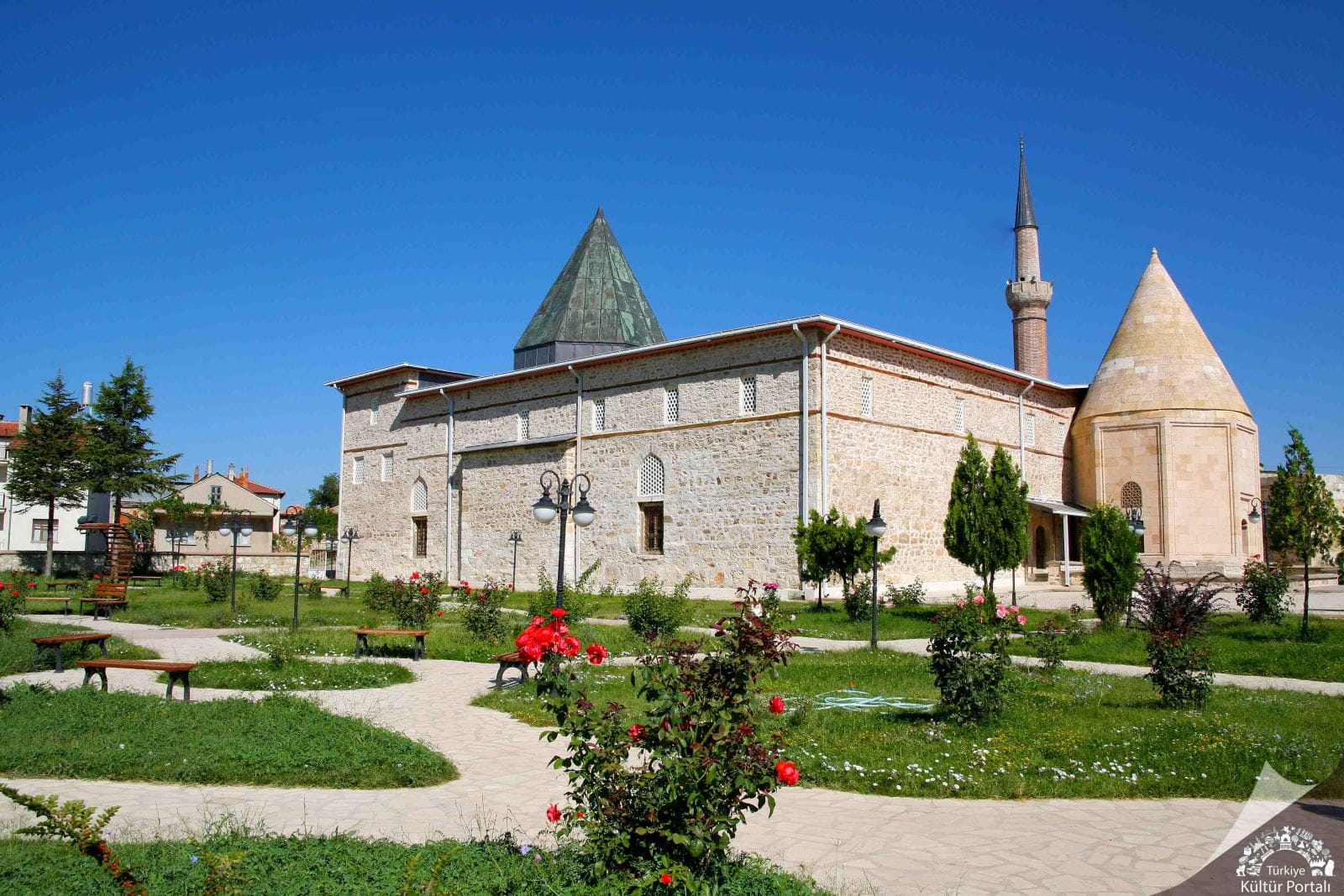 Eşrefoğlu Camisi Ahşap Sütunlar Ve Kündekari Minber Beyşehir Konya