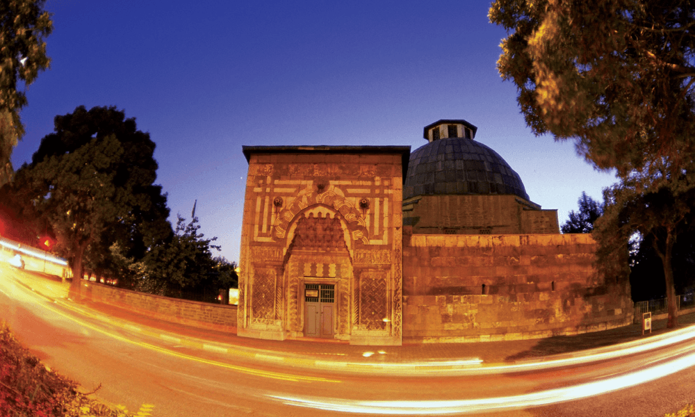 Karatay Medresesi Çini Eserler Müzesi Taç Kapı Ve Kubbe Konya