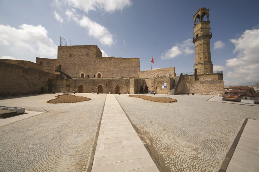 Niğde Kalesi Ve Tarihi Şehir Surları