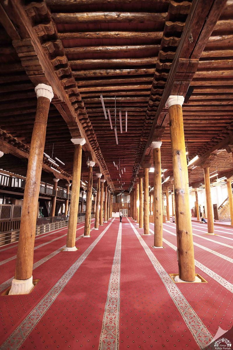 Sivrihisar Ulu Cami Ahşap Sütunlar Ve Minber Detayı Eskişehir