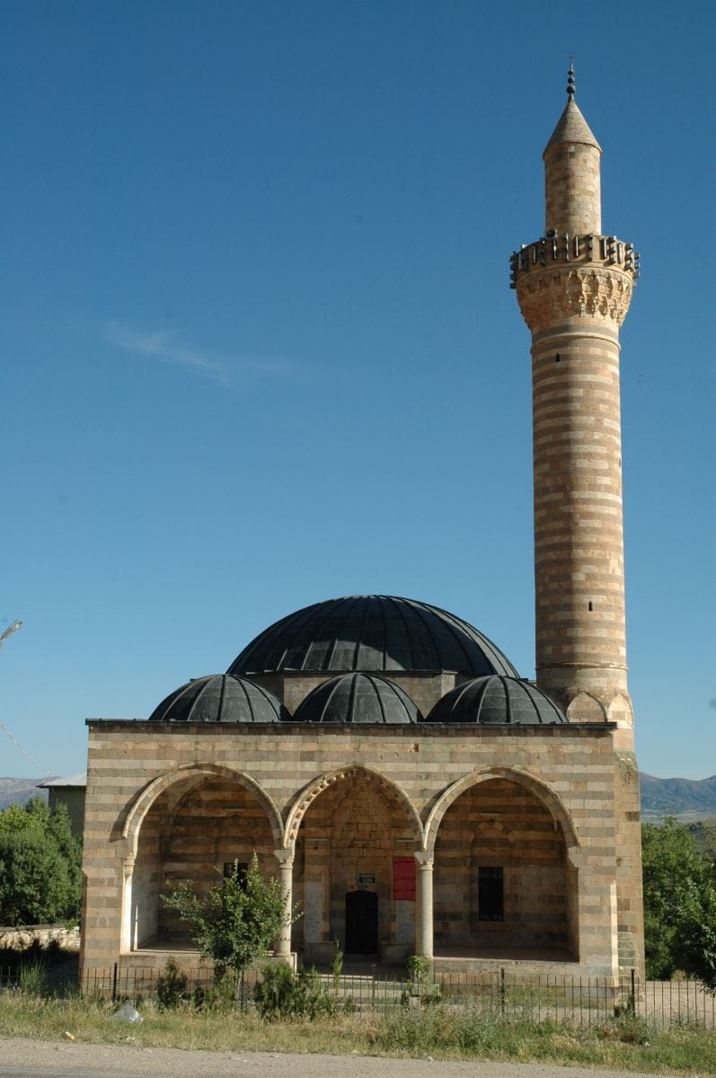 Sungur Bey Cami Taç Kapı Ve Selçuklu Taş İşçiliği Niğde
